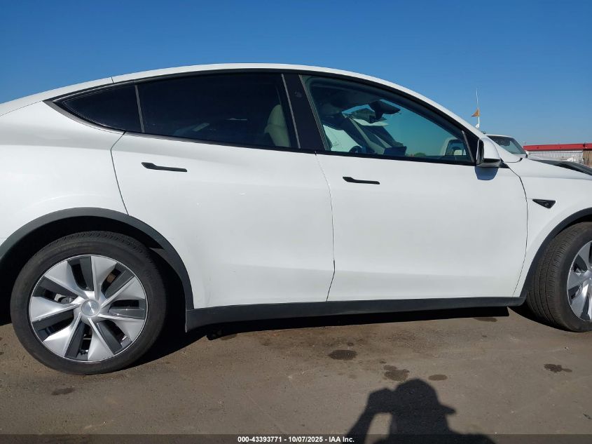 2023 Tesla Model Y Awd/Long Range Dual Motor All-Wheel Drive VIN: 7SAYGDEE1PF826879 Lot: 43393771
