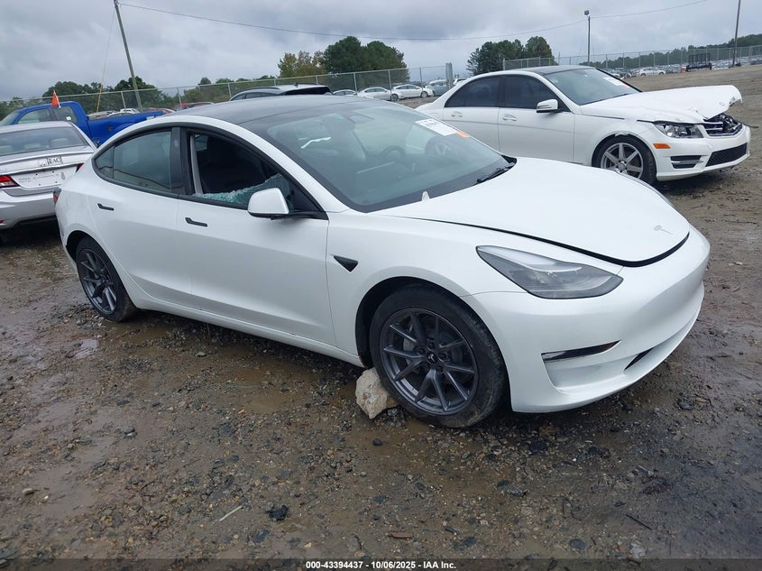 TESLA MODEL 3 REAR-WHEEL DRIVE
