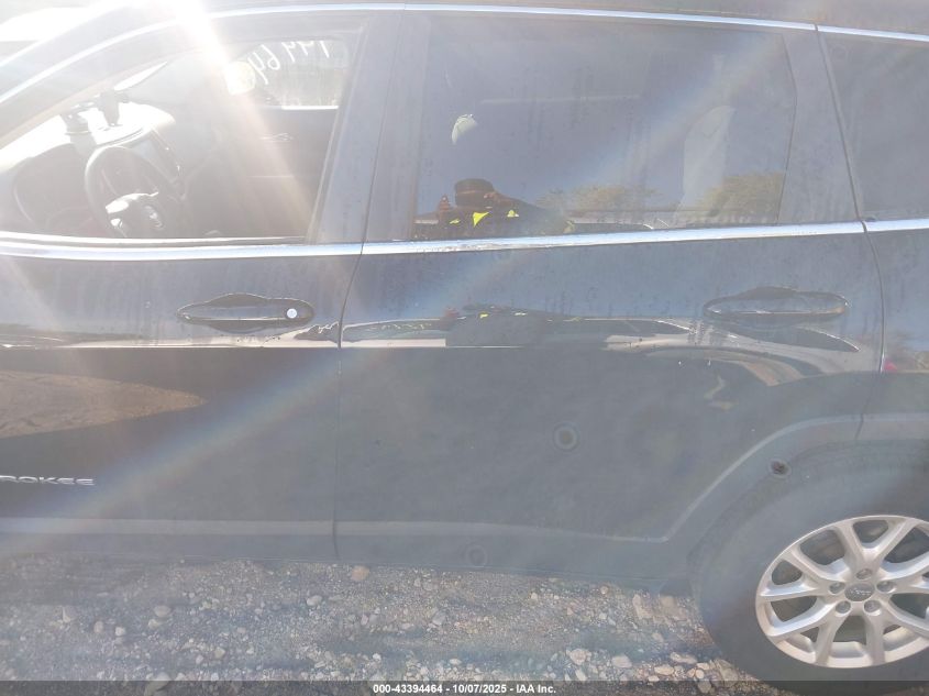 2017 Jeep Cherokee Latitude 4X4 VIN: 1C4PJMCB4HW635733 Lot: 43394464