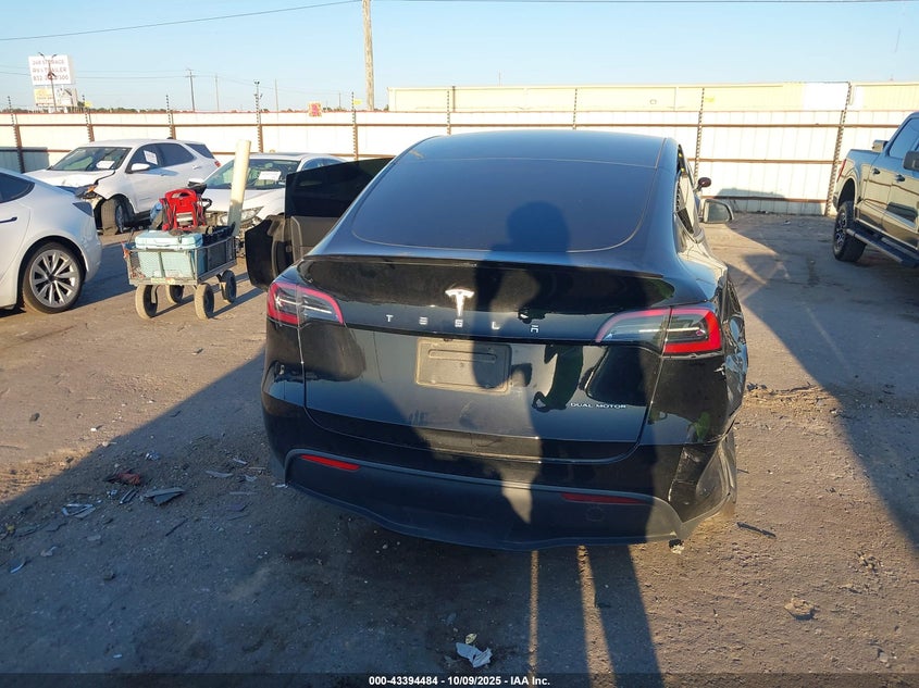 2023 Tesla Model Y VIN: 7SAYGAEE0PF861752 Lot: 43394484