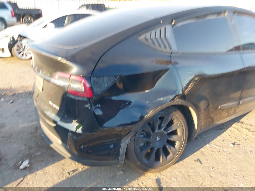 2023 Tesla Model Y VIN: 7SAYGAEE0PF861752 Lot: 43394484