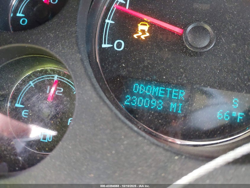 2013 CHEVROLET TAHOE LT 1GNSCBE06DR162776