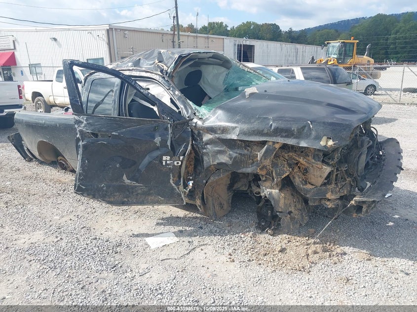 RAM 1500 EXPRESS 4X4 6 4 BOX