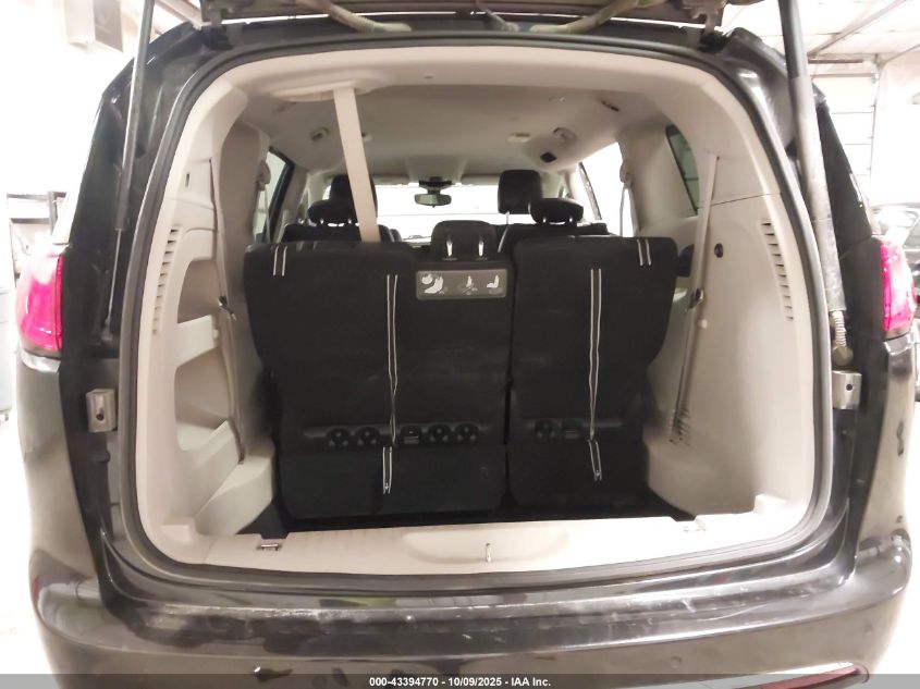 2018 Chrysler Pacifica Touring L VIN: 2C4RC1BG7JR123817 Lot: 43394770