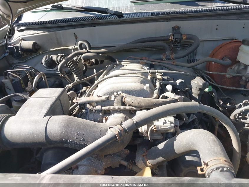 2002 Toyota Sequoia Sr5 V8 VIN: 5TDBT44AX2S070809 Lot: 43394810