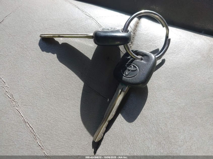 2002 Toyota Sequoia Sr5 V8 VIN: 5TDBT44AX2S070809 Lot: 43394810