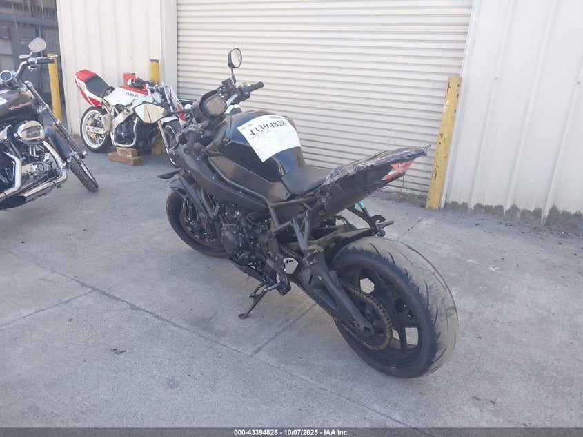 JKAZRCK14MA008214 2021 KAWASAKI ZR photo no. 3