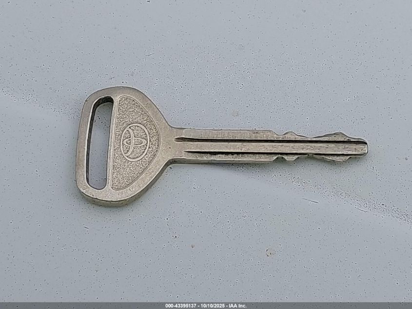 1998 Toyota Sienna Xle VIN: 4T3ZF13C3WU077919 Lot: 43395137