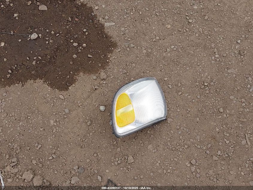 1998 Toyota Sienna Xle VIN: 4T3ZF13C3WU077919 Lot: 43395137