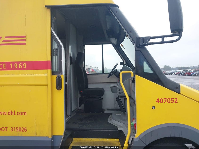 2017 Isuzu Reach VIN: JALB4T17XH7W00584 Lot: 43395417