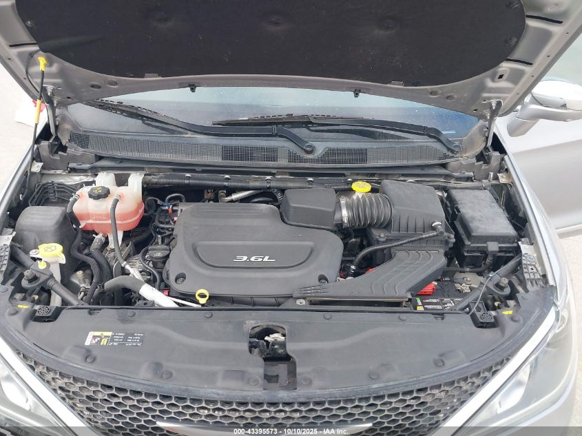 2017 Chrysler Pacifica Limited VIN: 2C4RC1GGXHR507240 Lot: 43395573