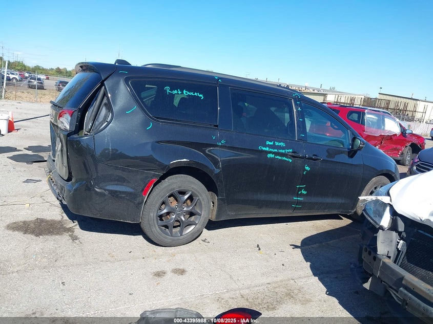 2018 Chrysler Pacifica Limited VIN: 2C4RC1GG6JR330658 Lot: 43395988