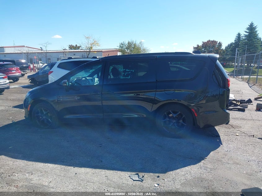 2018 Chrysler Pacifica Limited VIN: 2C4RC1GG6JR330658 Lot: 43395988