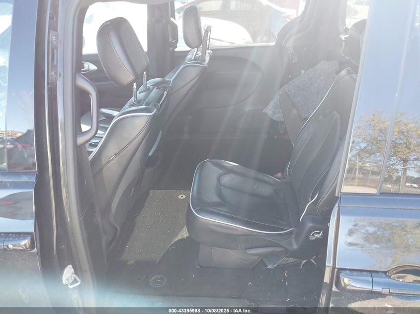 2018 Chrysler Pacifica Limited VIN: 2C4RC1GG6JR330658 Lot: 43395988