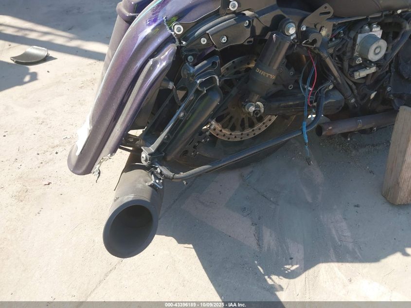 2015 Harley-Davidson Fltrxs Road Glide Special VIN: 1HD1KTM15FB637822 Lot: 43396189