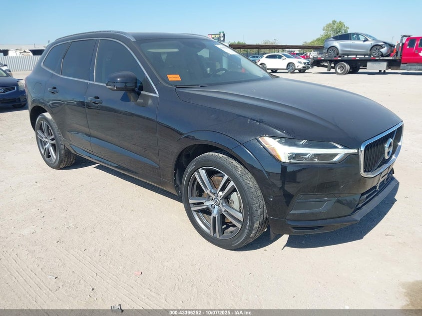 VOLVO XC60 T6 MOMENTUM