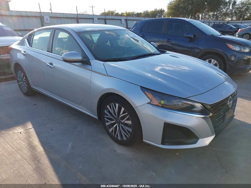 NISSAN ALTIMA SV FWD