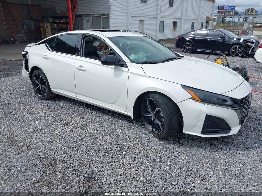 NISSAN ALTIMA SR FWD