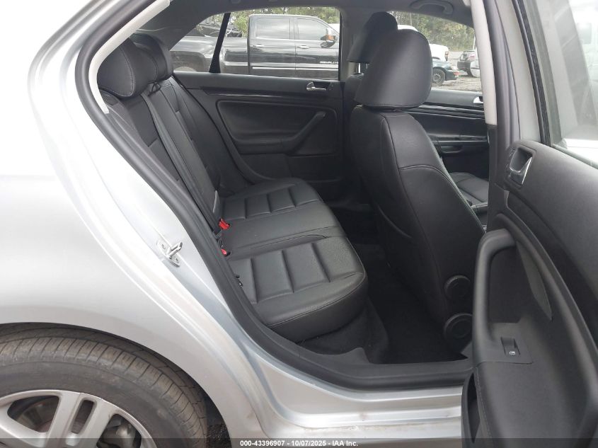 2010 Volkswagen Jetta Tdi VIN: 3VWRL7AJ5AM061760 Lot: 43396907