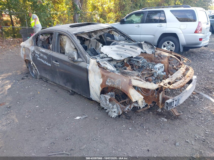 INFINITI Q50 2.0T LUXE