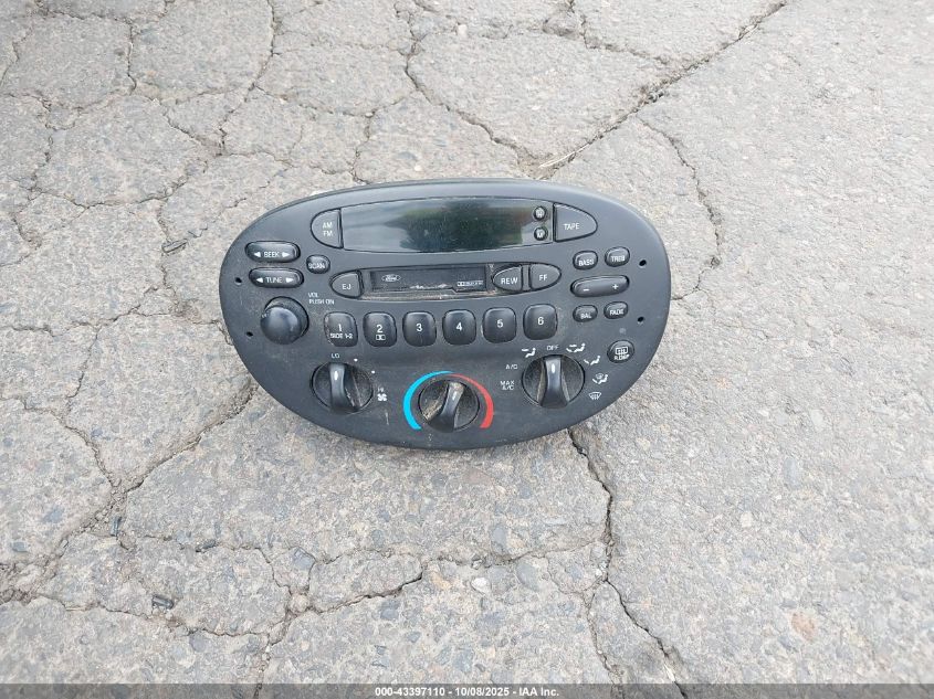 1998 Ford Escort Se VIN: 1FAFP13P7WW232840 Lot: 43397110