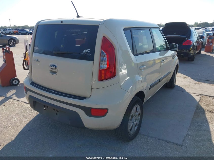 KNDJT2A54D7498461 2013 KIA SOUL photo no. 4