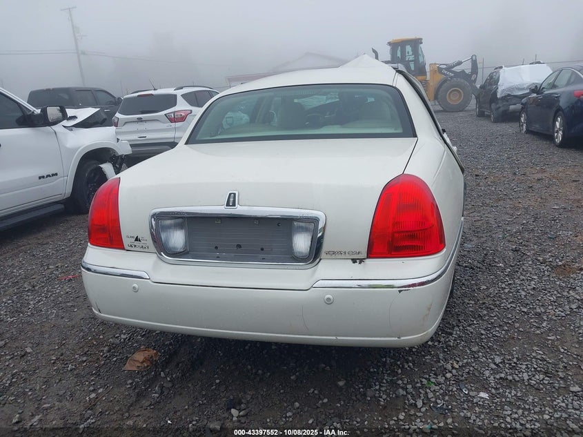 2004 Lincoln Town Car Ultimate VIN: 1LNHM83W64Y618156 Lot: 43397552