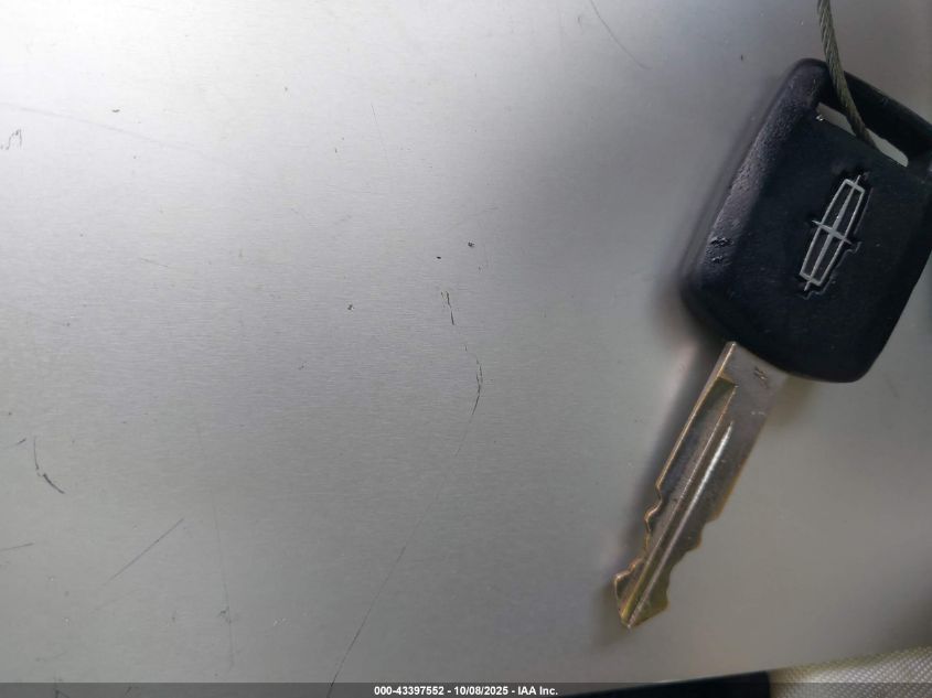 2004 Lincoln Town Car Ultimate VIN: 1LNHM83W64Y618156 Lot: 43397552