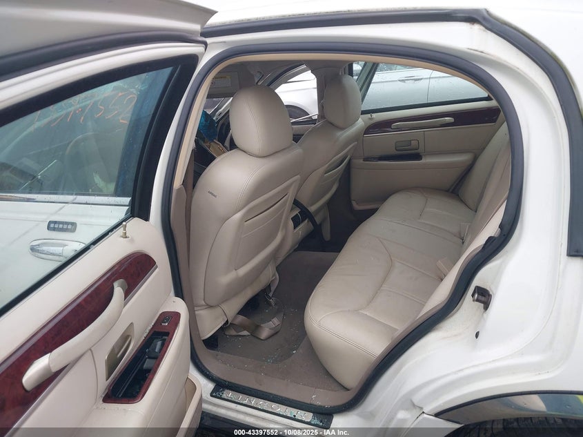 2004 Lincoln Town Car Ultimate VIN: 1LNHM83W64Y618156 Lot: 43397552