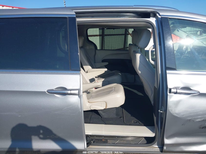 2021 Chrysler Pacifica Touring L VIN: 2C4RC1BG8MR528041 Lot: 43397761