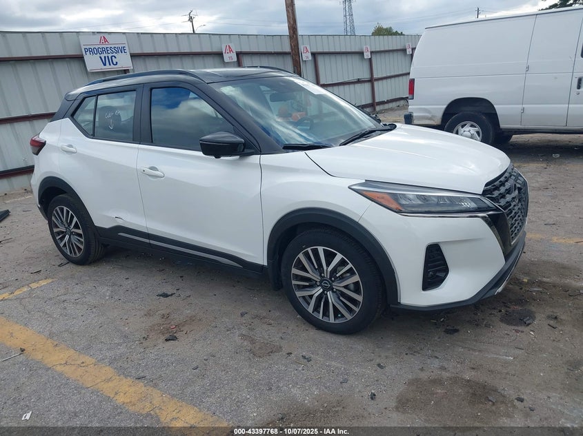 NISSAN KICKS SR XTRONIC CVT