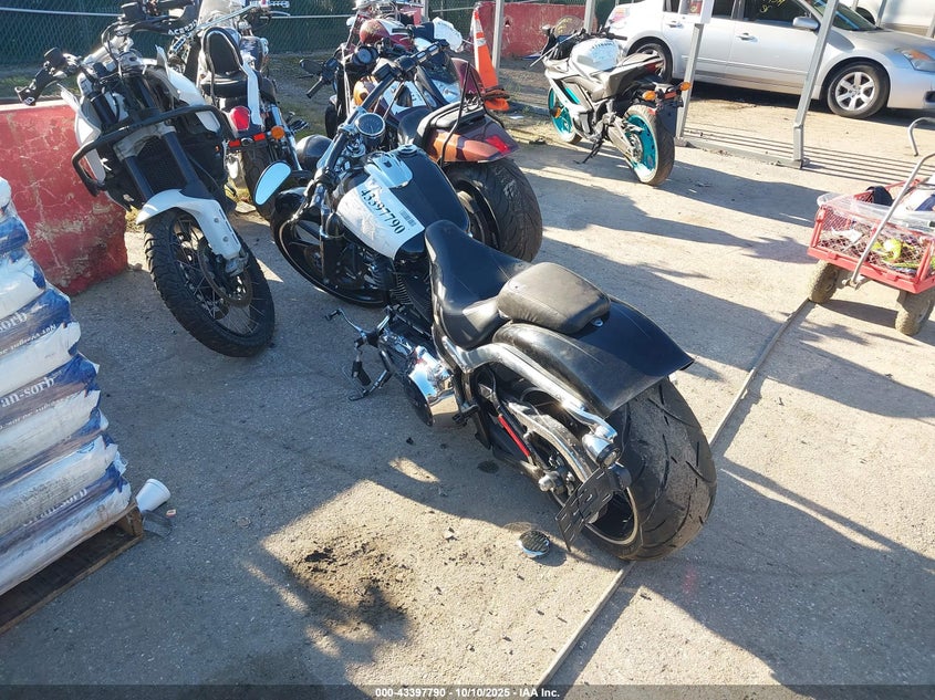 2013 HARLEY-DAVIDSON FXSB BREAKOUT 1HD1BFV20DB043516