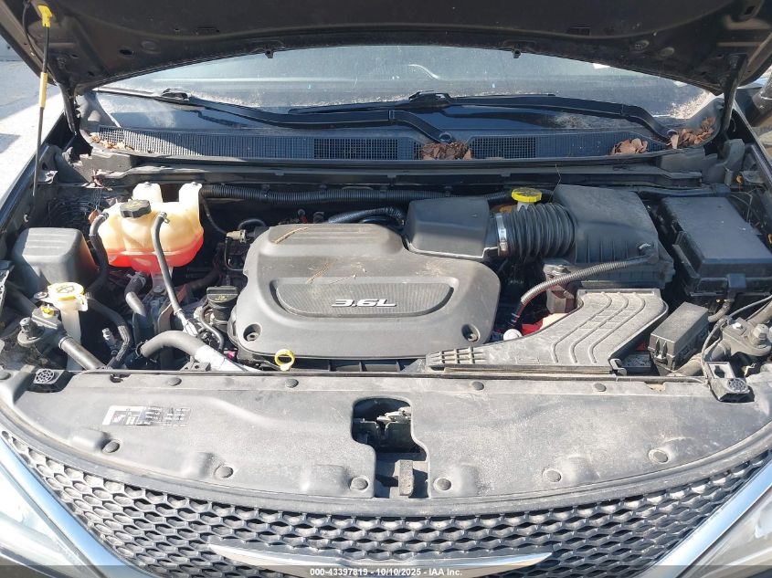 2017 Chrysler Pacifica Touring-L VIN: 2C4RC1BG4HR507418 Lot: 43397819