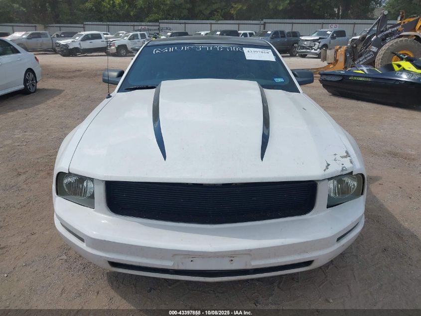 2007 Ford Mustang V6 Deluxe/V6 Premium VIN: 1ZVHT80N575317321 Lot: 43397858