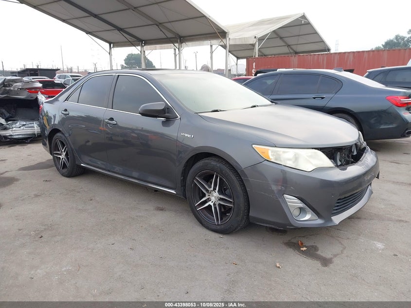 TOYOTA CAMRY HYBRID XLE