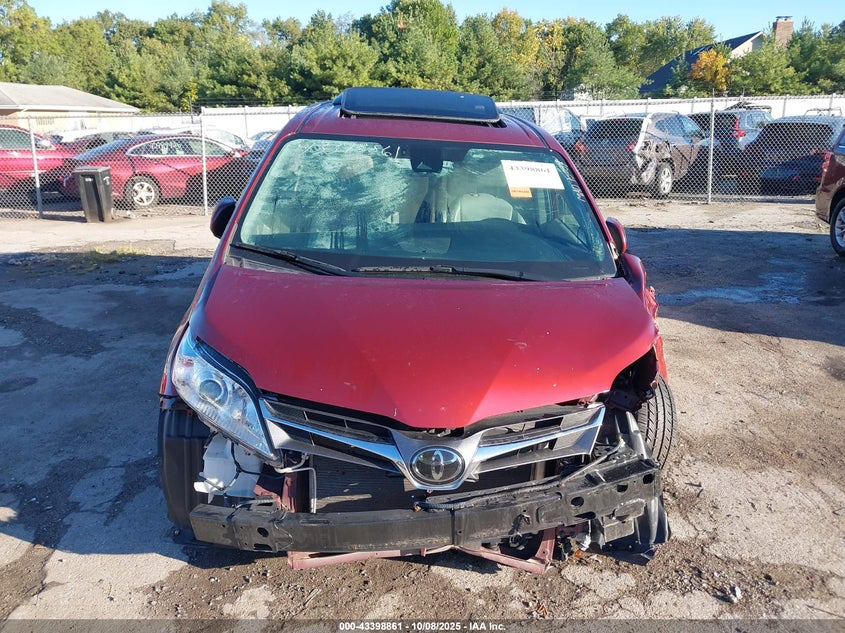 TOYOTA SIENNA - zdjęcie 12