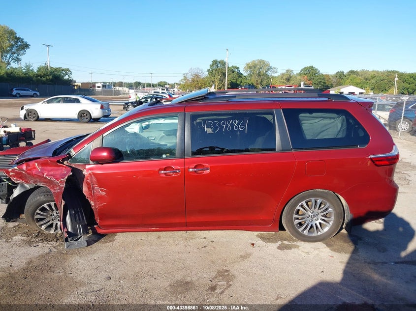 TOYOTA SIENNA - zdjęcie 14