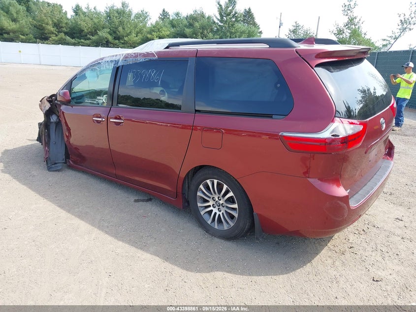 TOYOTA SIENNA - zdjęcie 3