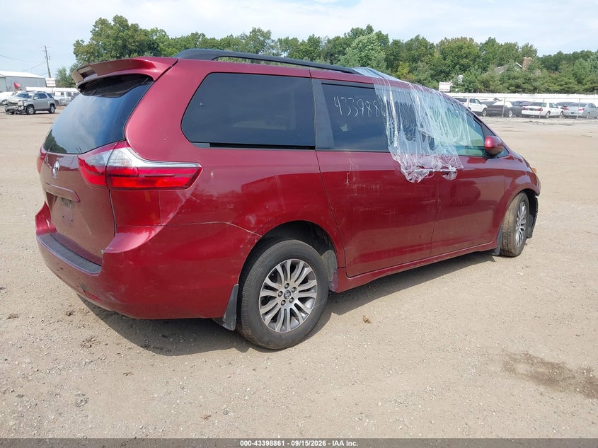 TOYOTA SIENNA - zdjęcie 4