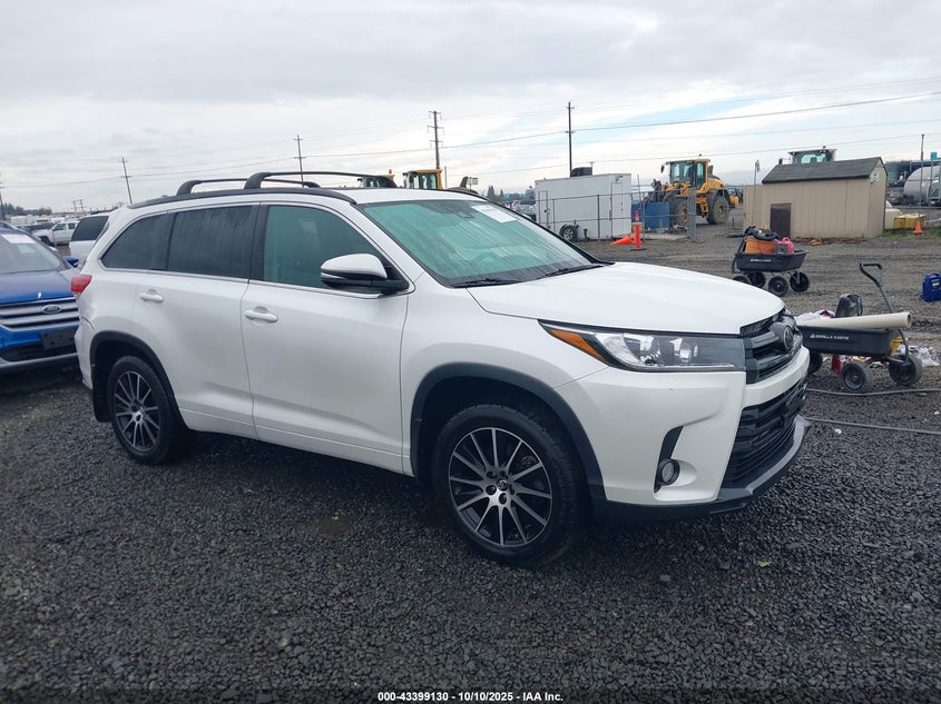 TOYOTA HIGHLANDER SE