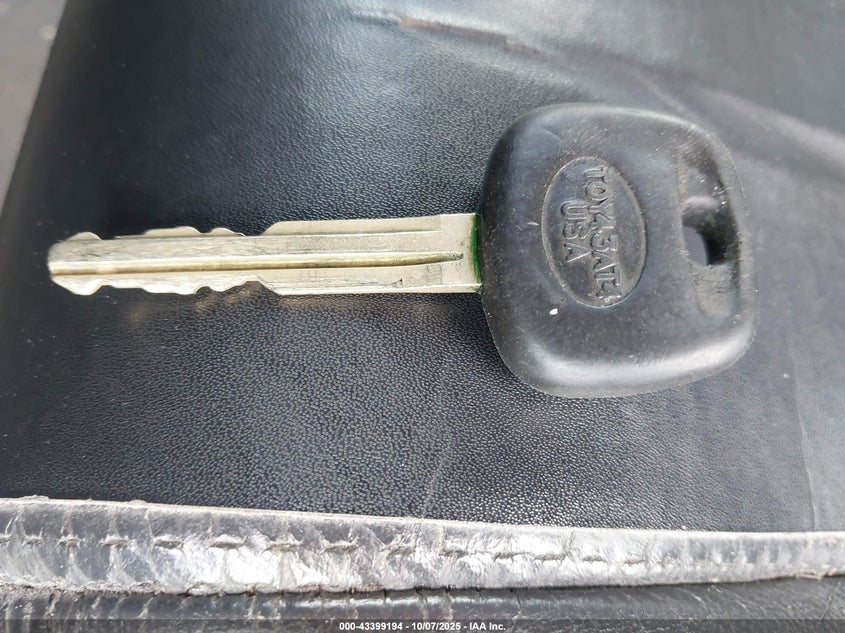 2002 Toyota Camry Se V6 VIN: 4T1BF30K42U505024 Lot: 43399194