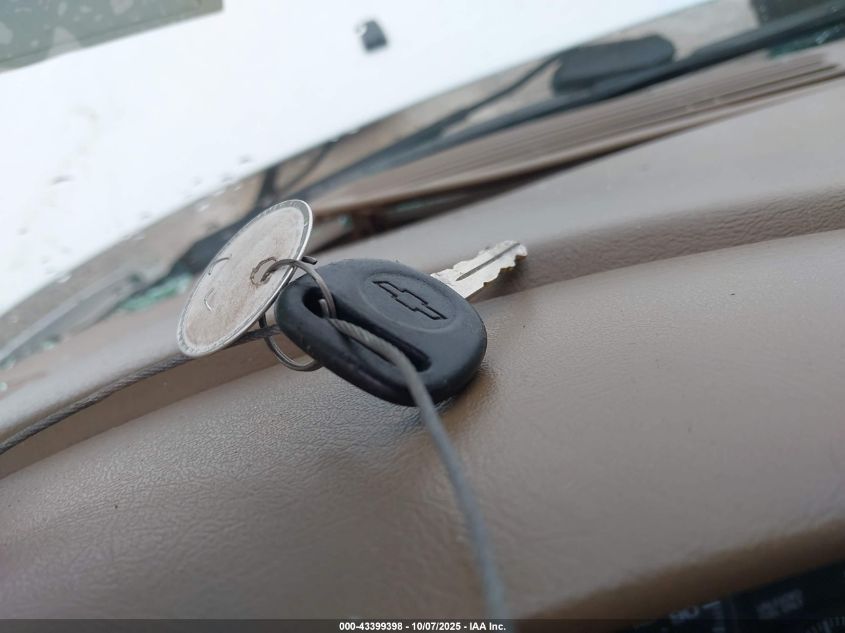 1999 Chevrolet Blazer Ls/Lt/Trailblazer VIN: 1GNDT13W7X2107938 Lot: 43399398