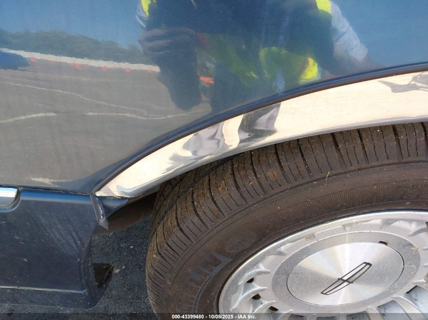 1998 Lincoln Town Car Executive VIN: 1LNFM81W7WY661515 Lot: 43399480