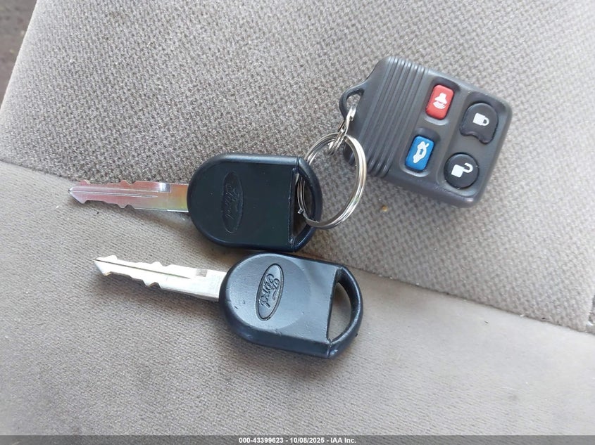 2005 Ford Crown Victoria Standard VIN: 2FAFP73W95X117153 Lot: 43399623