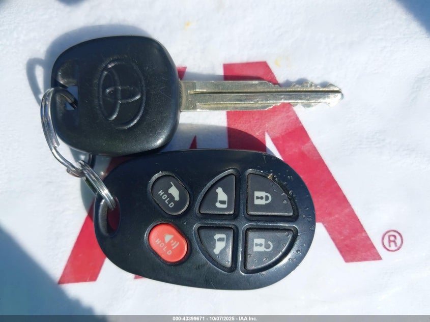 2011 Toyota Sienna Xle V6 VIN: 5TDYK3DC1BS112132 Lot: 41376800