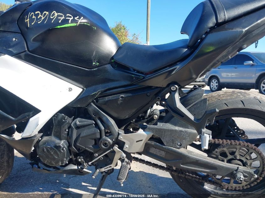 2023 Kawasaki Ex650 R VIN: ML5EXER13PDAA4677 Lot: 43399774