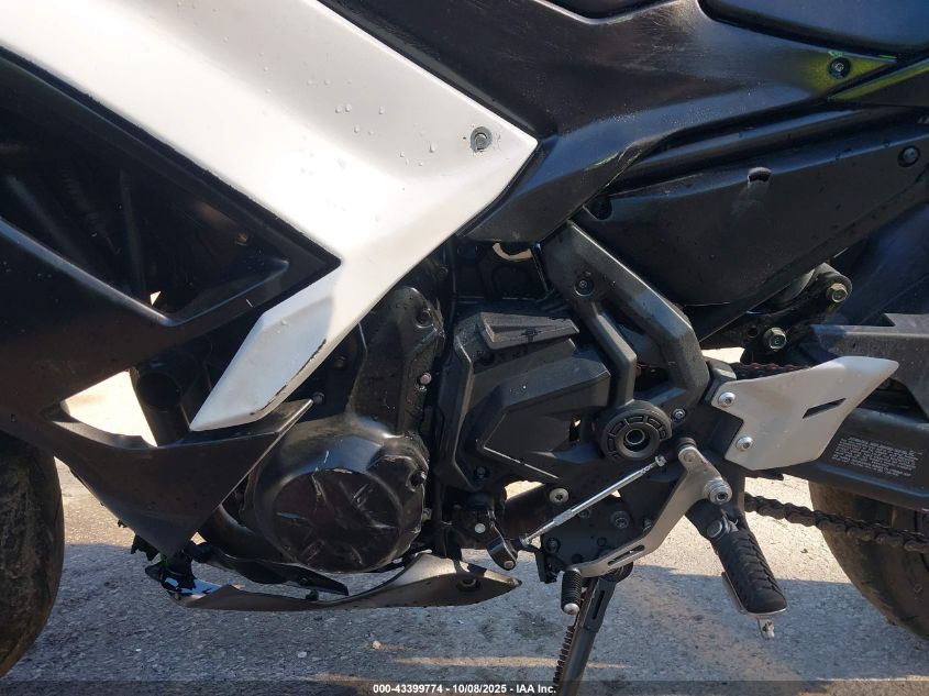 2023 Kawasaki Ex650 R VIN: ML5EXER13PDAA4677 Lot: 43399774