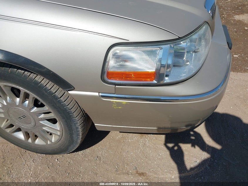 2009 Lincoln Town Car Signature Limited VIN: 2LNHM82V19X601474 Lot: 43399918