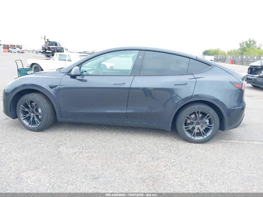 2024 Tesla Model Y VIN: 7SAYGDED2RF166295 Lot: 43400040