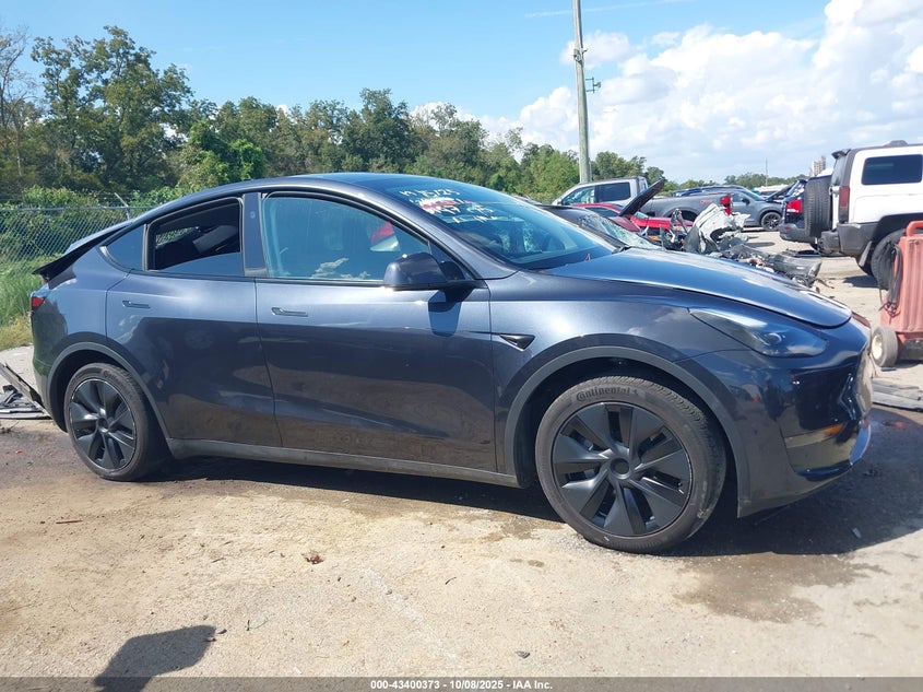 2024 Tesla Model Y Long Range Dual Motor All-Wheel Drive/Rwd VIN: 7SAYGDED8RF197535 Lot: 43400373